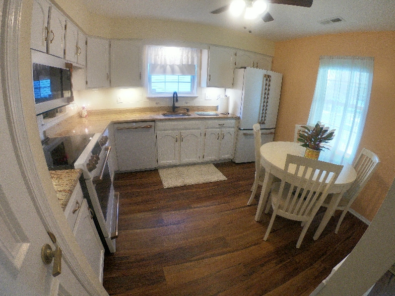 Building Photo - 8 White Stone Ct