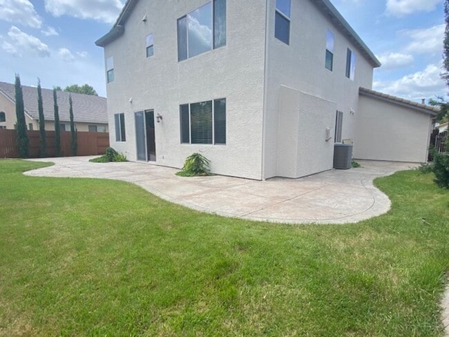 Building Photo - Immaculate home in W. Roseville!