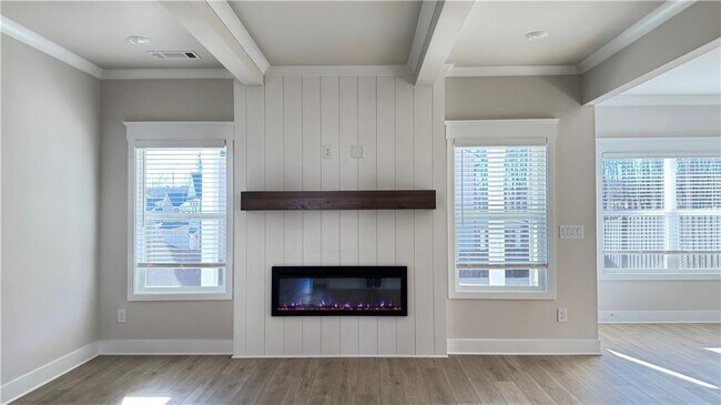 Building Photo - 5401 Bancroft Ln