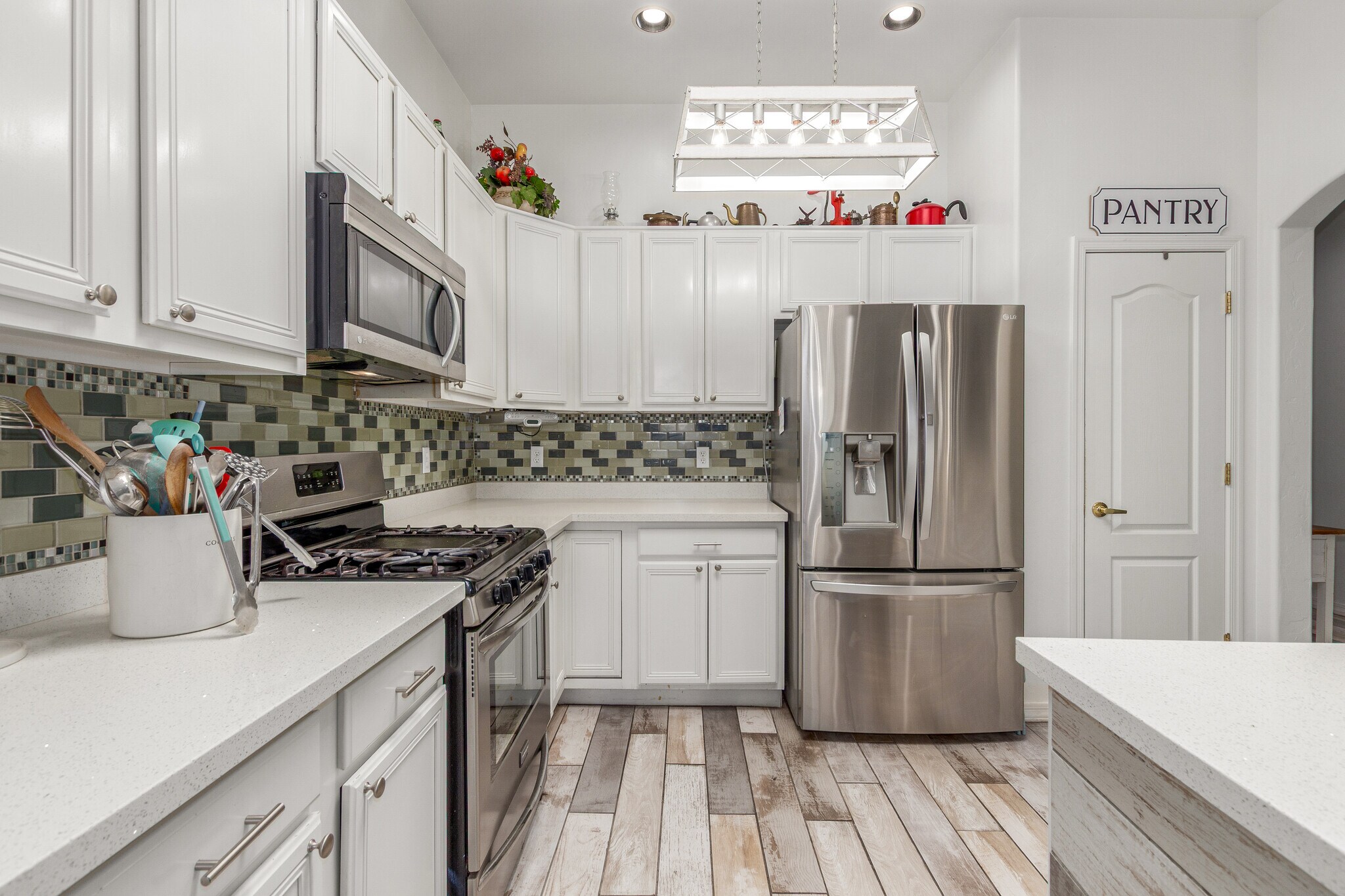 Building Photo - 8434 N Sunny Rock Ridge Dr