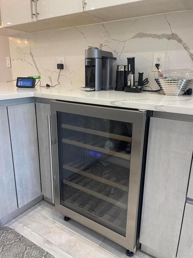 Building Photo - 9299 Vista Del Lago