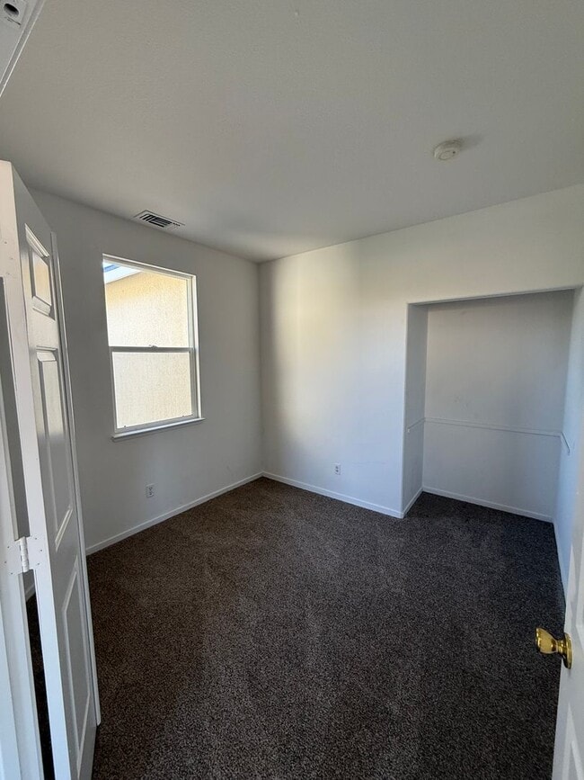 Building Photo - 20942 White Rock Dr