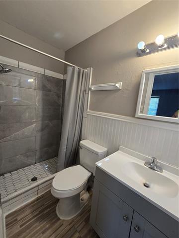 Building Photo - 427 Royal Crest Dr