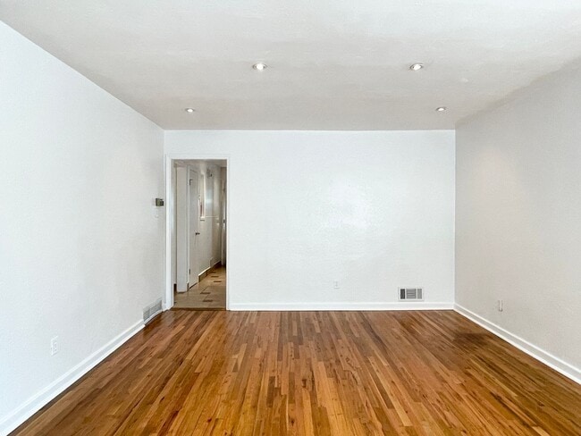 Building Photo - 2131 E Atkin Ave
