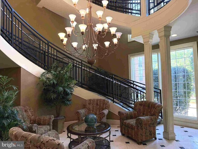 Building Photo - 4852 Eisenhower Ave