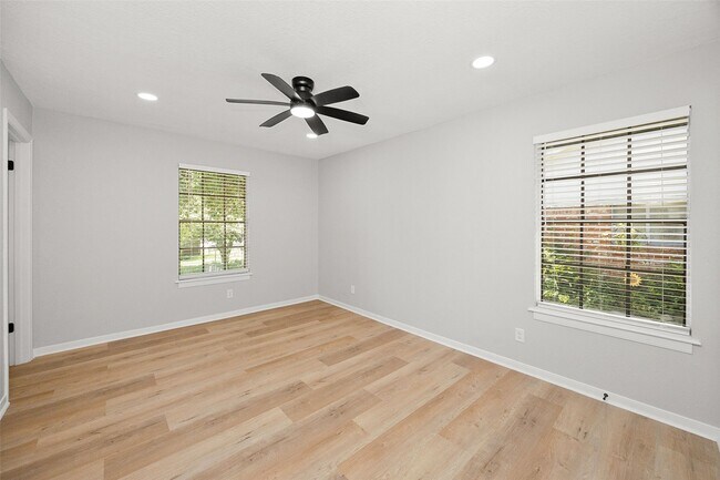 Building Photo - 1803 S Park St