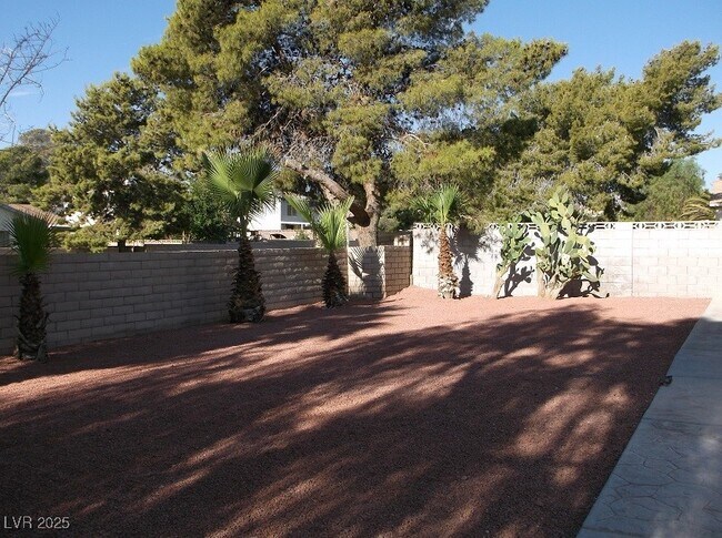 Building Photo - 7245 Great Oak Ave