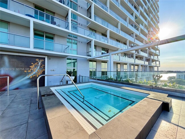 Building Photo - 2000 Metropica Wy