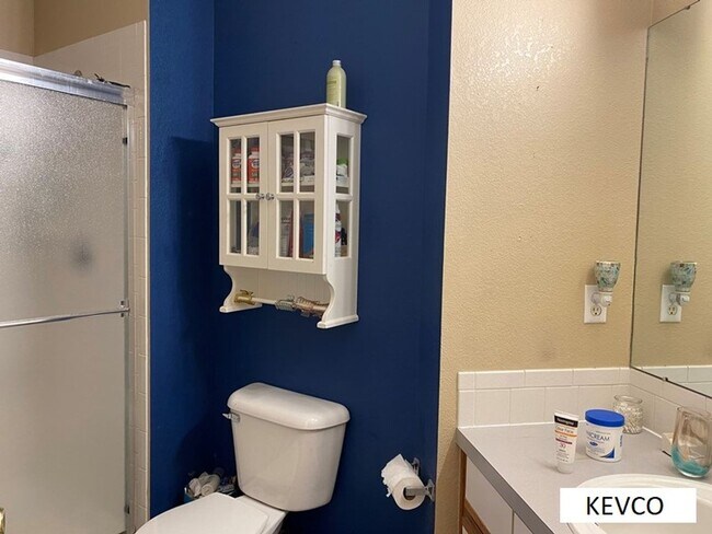 Building Photo - Perfect Townhouse for Roommates!