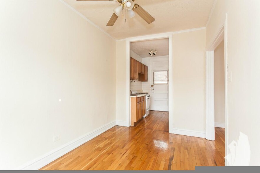 Building Photo - 626 W Cornelia Ave