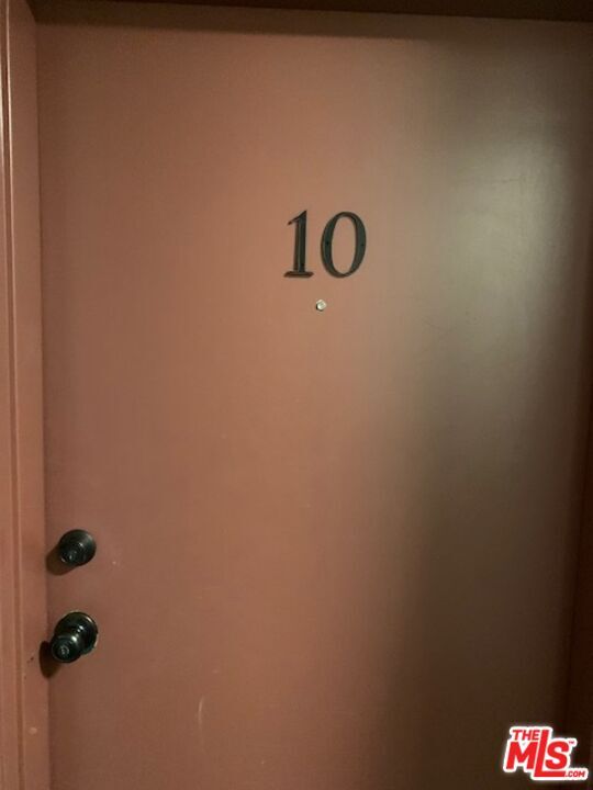 Building Photo - 922 N Hudson Ave