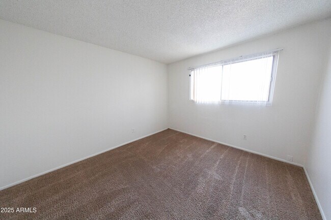 Building Photo - 1349 E Donner Dr