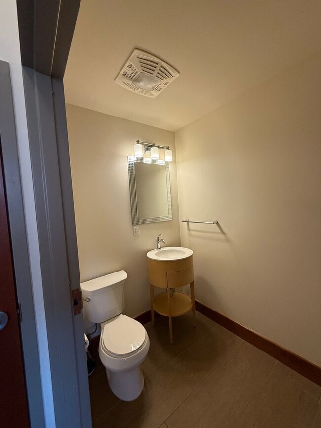 Building Photo - Blue Earth One Bedroom For Lease