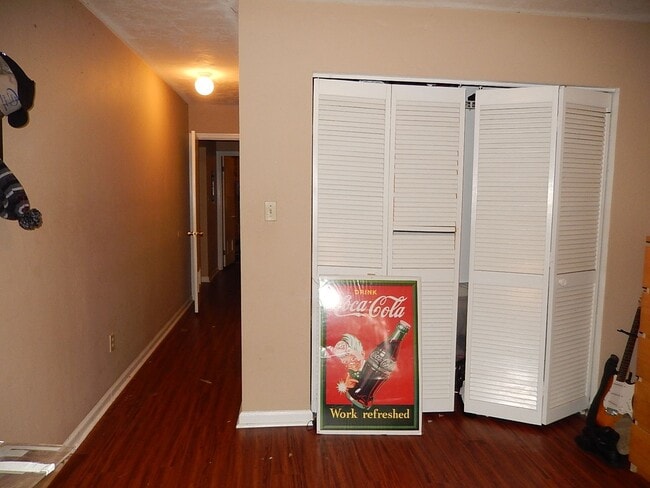 Building Photo - LOVELY 2/2 w/ Stainless Steel Appliances, No Carpet, & Large Privacy Fenced Yard! Mins from FSU/T...