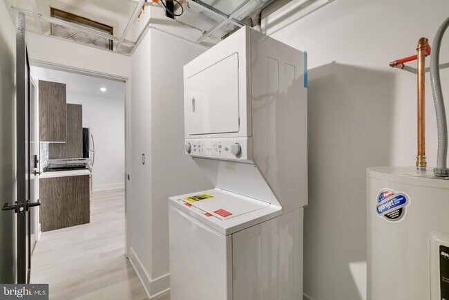 Building Photo - 3045 Richmond St