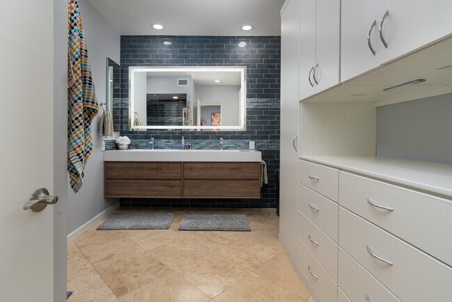 Building Photo - 449 Desert Lakes Dr