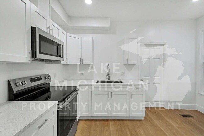 Building Photo - 815 Davis Ave NW
