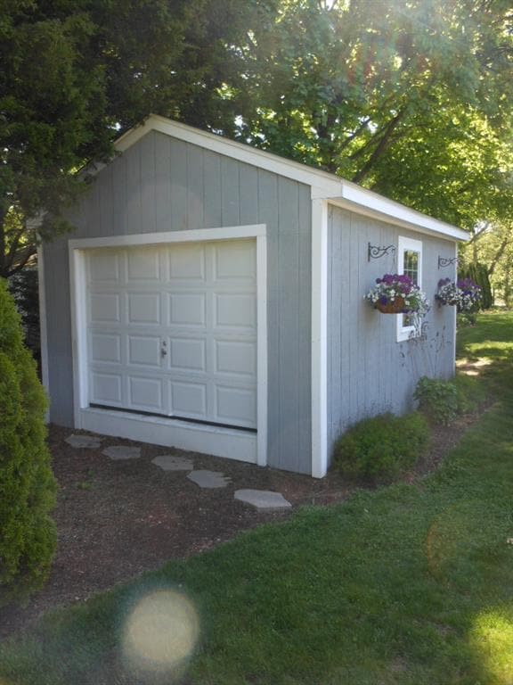 Building Photo - 5 Allyn Ln