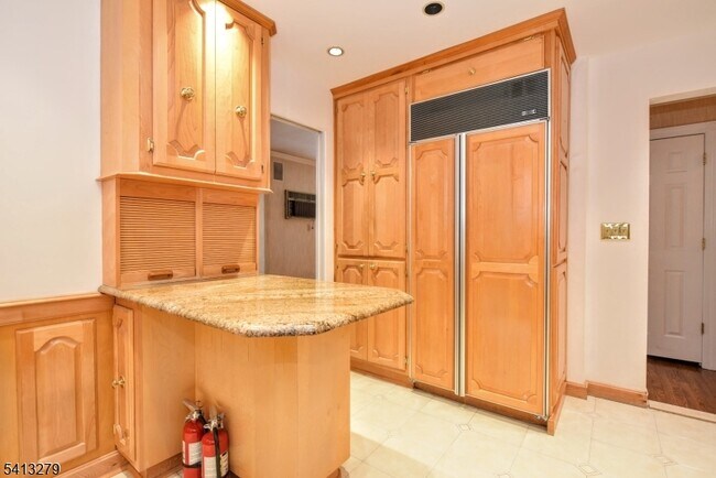 Building Photo - 411 10th St