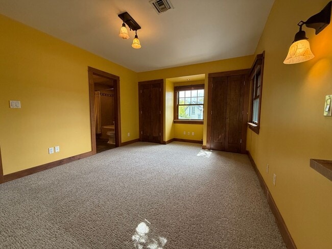 Building Photo - Craftsman home near Downtown Ashland | Ava...
