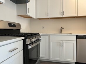 Building Photo - 6 Yew Ct