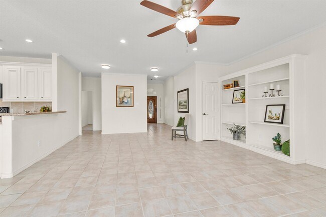 Building Photo - 147 April Waters Dr W