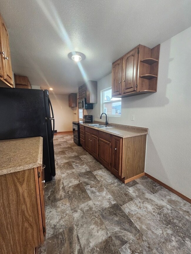Building Photo - Charming 3-bedroom, 1-bathroom home located in the vibrant community of Pasco, WA.