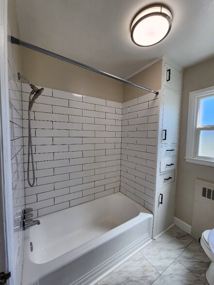 Building Photo - 210 E 4800 S