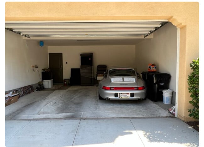 Building Photo - 404 Maravilla Ln