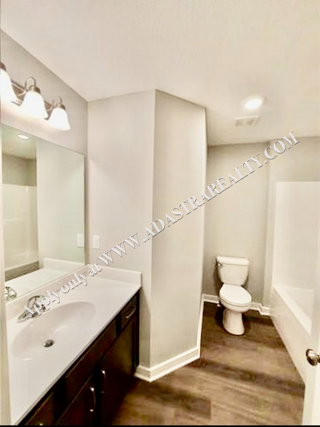 Building Photo - Nice 3 Bed 3 Bath Townhome in Louisburg -A...
