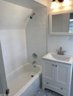 Building Photo - 733 Lanier Crescent