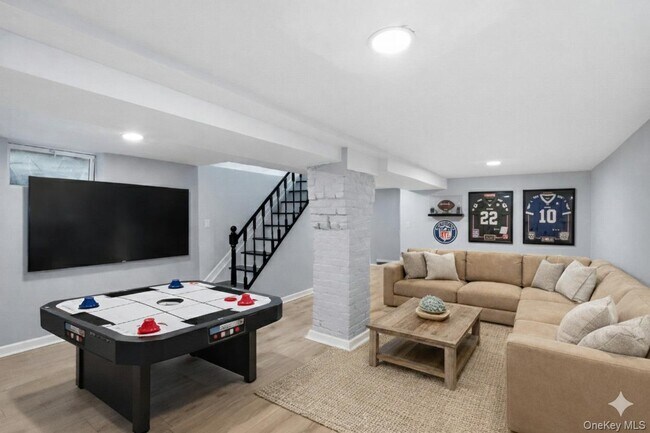 Building Photo - 15 Hicks St