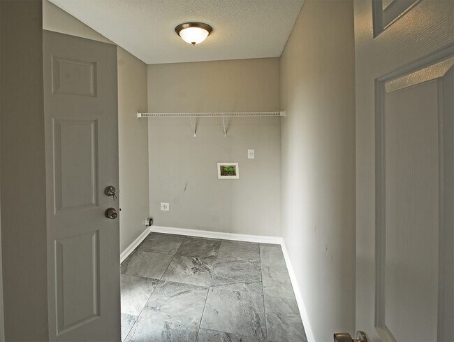 Building Photo - 5 Bedroom, 3 Bathrooms Near Berryhill And ...