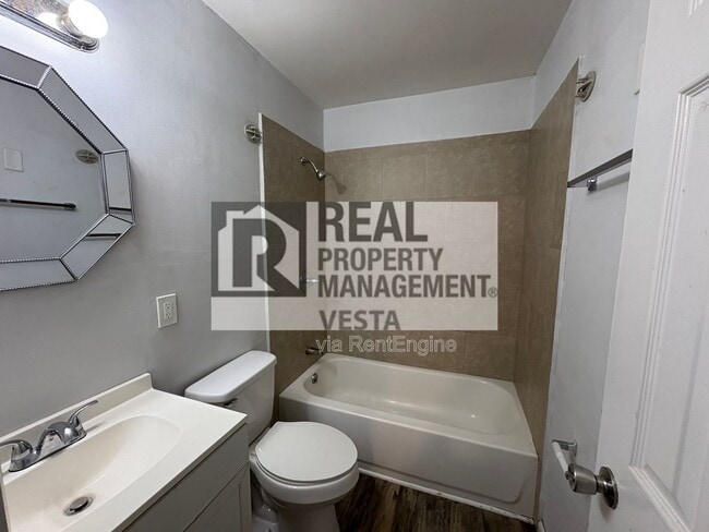 Building Photo - 406 Russell Pkwy