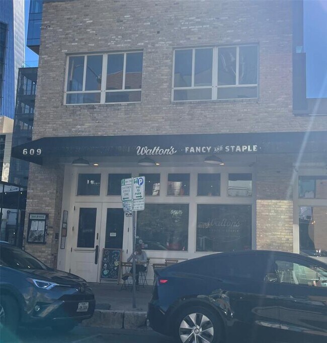 Building Photo - 505 W 7th St