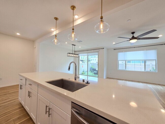 Building Photo - Highly upgraded townhome in Carlsbad