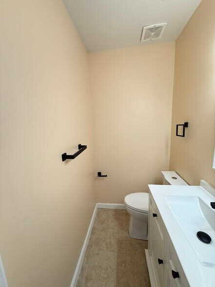 Building Photo - 1535 Vine St