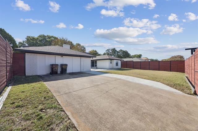 Building Photo - 2833 Meadowbrook Dr