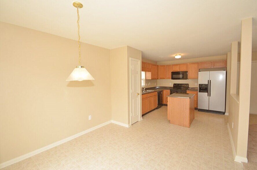 Building Photo - 4768 Beach Club Dr