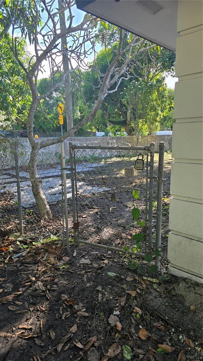 Building Photo - 15120 SW 87th Ave