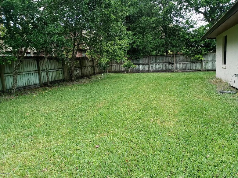 Building Photo - 839 Chickadee Dr