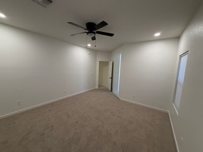 Building Photo - Beautifully Remodeled North Peoria Home 3 Bedroom 2 Bath Plus Office