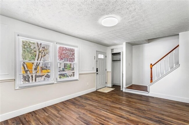 Building Photo - 8827 Applegate Ln