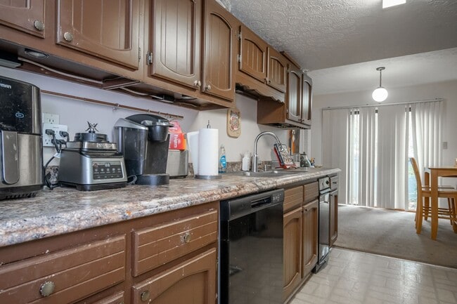 Building Photo - 187 Woodstone Dr