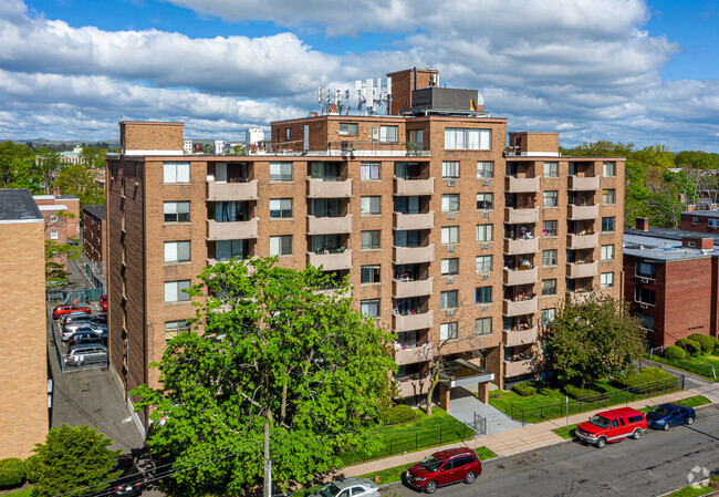 Building Photo - Sumner House