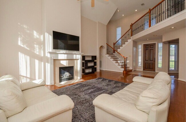 Building Photo - 4034 Glen Cove Dr