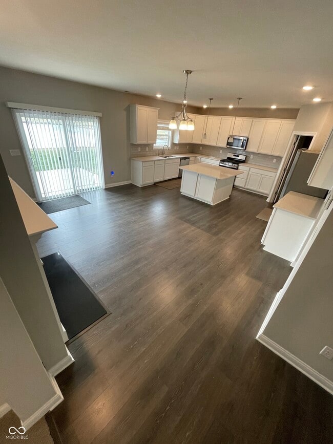 Building Photo - 7352 Doyal Dr