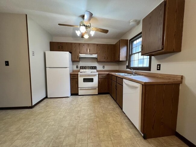 Building Photo - 6022 Applecrest Ct