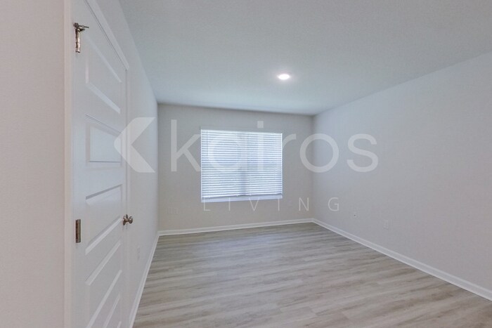 Building Photo - 321 Monarch Ln