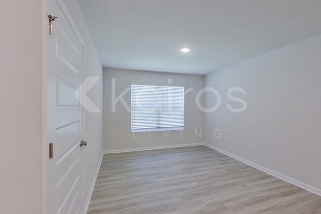 Building Photo - 321 Monarch Ln